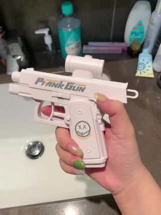 想不到还能反转吧哈哈哈哈#水枪 #玩个很新的东西