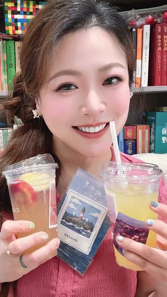 霸王茶姬*走走系列之世界茶特调 呀!苹果星球🍎
嘿!菠萝马黛🍍
诶?橙柚康普🍊
耶~抹茶龙井🍵
尽兴奔赴世界
感受瞬间美好
5.21小满胜万全💯
#霸王茶姬
#茶姬新品
#高颜值饮品
#喝出好心情
#小满胜万全