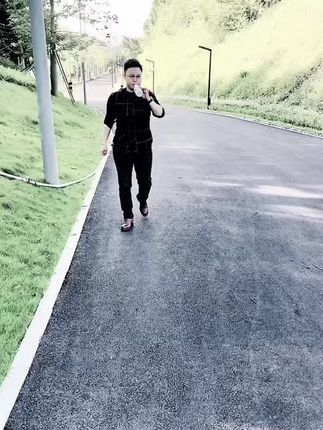 💞🌹走到这个年纪,终于明白了:人生没有标准答案,幸福也没有固定模板。你觉得值得,就是最好。 善待自己,珍惜眼前, 一路走来,都是风景。
