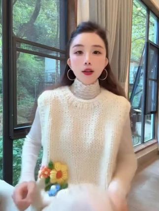 #毛衣马甲 #韩系休闲感 #甜妹穿搭ootd #潮流时尚高级感 #穿出魅力 @芳奢原创(设计师款)