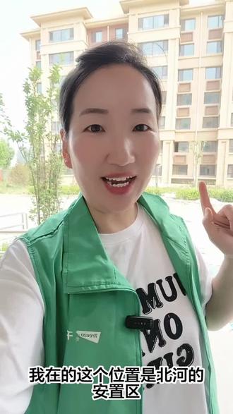 做着做着就会发现遇上的问题多了,干着干着解决问题的经验也就多了,所以遇到问题不要抱怨,想办法解决,办法总比困难多。
虽然我是一名女士,但我搬不了大板可以搬小板,最起码我的态度是对的,没有逃避问题,业主还挺高兴。#定兴#装修#全屋定制工厂 #北河安置区 #全屋定制避坑指南