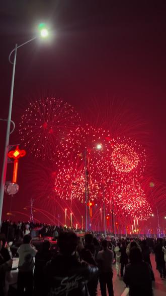 作为汉川人 看着这一幕真的觉得感动 汉川越来越好了 心里由衷的高兴#汉川 #烟花秀 #新年快乐