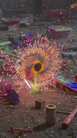 看到七彩祥云烟花的注定2026年和烟花一样绚烂,绽放在璀璨夜空#烟花#八卦洲烟花