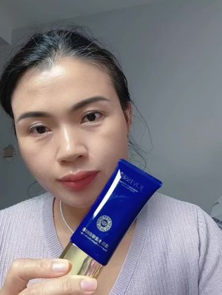 一抹就爆水的BB霜你们用过吗?#洁薇丝玫瑰水漾爆奶BB霜 #JOVISSE玫瑰水漾爆奶BB霜#丝滑好推开#精致底妆