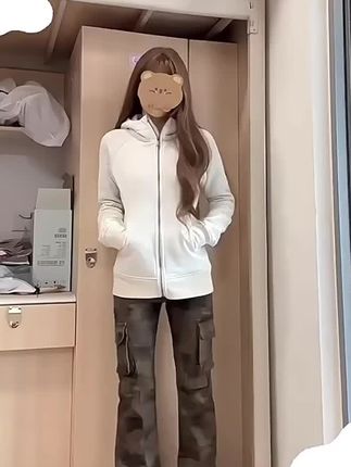 告别秋冬练瑜伽的“冻感”!卫衣加绒不臃肿,透气不闷汗,练时保暖不拖沓,练后套上就能走,舒适与颜值承包你的秋冬运动日常。#新品穿搭 #卫衣