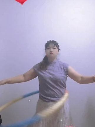 每天坚持锻炼不一样的我,呼啦圈打卡十八天加油亲爱玲玲姐