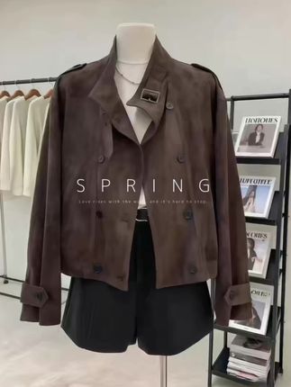 2025秋挖到宝! 这件美式复古麂皮绒风衣,把“松弛时髦感”焊在身上了~欧货质感超顶,宽松夹克版型对各种身材都友好,随便搭都像街拍女主,今年秋天的本命外套就是它! #晒晒我的秋日穿搭 #秋冬穿搭新鲜感在线 #小个子秋冬穿搭 #预制国庆出游穿搭 #谁穿谁好看 @抖加🔥上热门🔥dou+🔥热点宝 @DOU+小助手