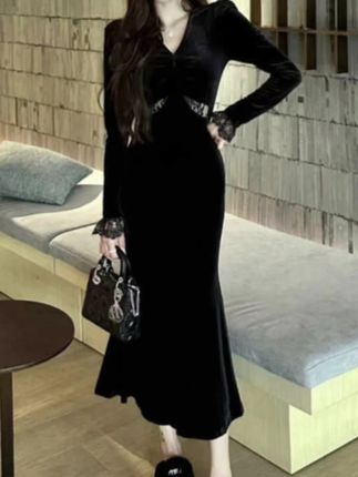 名媛气质v领丝绒拼接蕾丝长袖连衣裙女2025秋季收腰显瘦鱼尾长裙