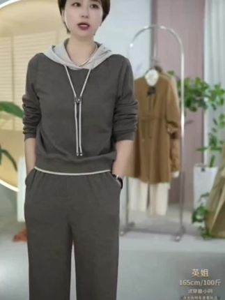 早秋新款谁穿谁好看春秋季新款女士休闲运动连帽卫衣套裤洋气减龄