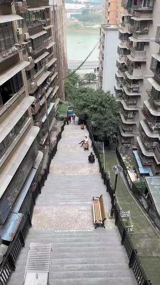 重庆2号线逛吃全攻略,不走一次回头路!
#重庆 #重庆dou知道 #重庆美好推荐官 #重庆美好推荐官 #重庆旅游攻略