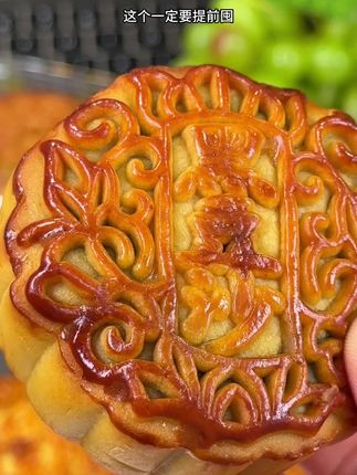 我妈又让我回购了两箱这个黑豆沙月饼,留着慢慢吃,软糯细腻甜而不腻真的很好吃#黑豆沙月饼 #月饼 #大人孩子都爱吃