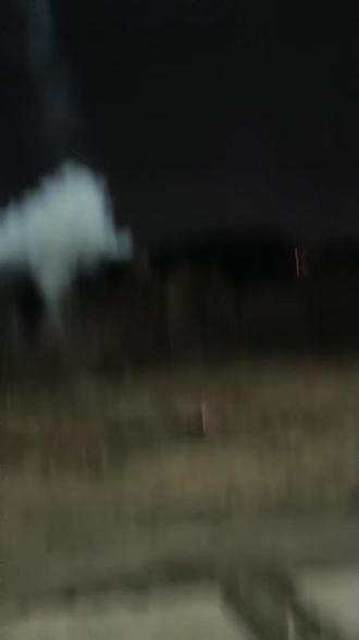 噼哩啪啦!噼哩啪啦!过年了!
零点的烟花下,开启下一个四季,
新的一年,不说永远,只说珍惜。
爱的人,喜乐如常,
盼的事,归于心上。
新的一年,万事顺遂!