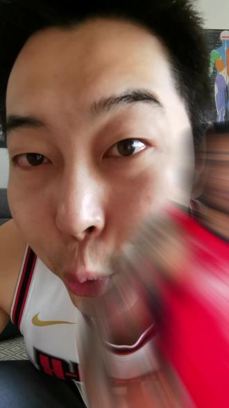 雨姐JD戴维森双向合同的额度就剩下5场,火箭本赛季触发硬帽规则,全年薪资都不能超过第一土豪线,目前火箭总薪资距离第一土豪线仅有125W的空间,雨姐转正后的薪水大概230W,那火箭是不是就只能放弃雨姐了呢?
#火箭队 #JD戴维森 #转正 #双向合同球员 #买断市场