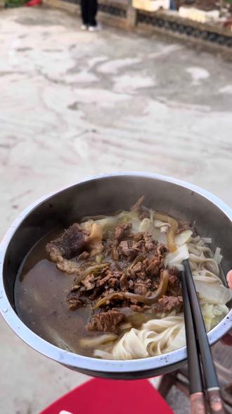 襄阳牛肉面 这能拿得出手不😳😳
#记录真实生活 #日常vlog #襄阳 #牛肉面做法