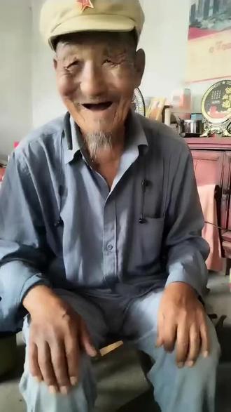99岁抗美援朝老英雄蹇兆增老人,说起自已饭量大,那可真是骄傲呀!#一飞看山 #蹇兆增#英雄#正能量#我的生活日记