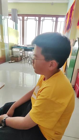①长方体 正方体的基本概念:8个顶点,12条棱,6个面。
②正方体展开图11种:141的六种,132的3种,222的一种,33的一种。
③利用正方体展开图 找对面:
1:隔一个,有,就是对面。
2:隔一个,没有,拐弯是对面。
❤️好成绩源于好态度、好习惯、好方法。(每天中午20分钟,考试满分100)