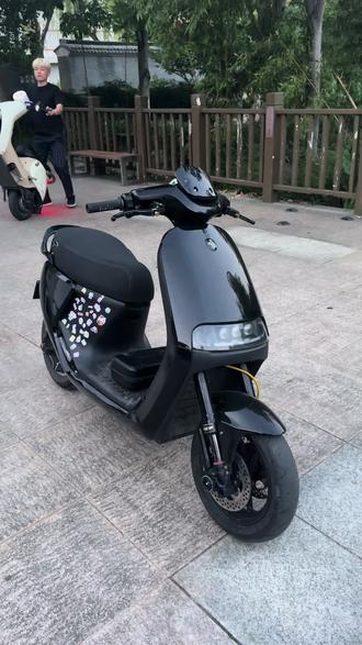 九号e80c 加固车架
全车镀银大线
远驱841800
全顺五代9000wp(25年6月电机)
84v106a(50a充电个位数)
丰年利布雷博m50s x1
布雷博三代黑红螃蟹
正品HH幽灵平叉
GFE 大G狙击者 黑管
双碟款正品明哲轮毂
fjn直推上泵 (新换的侧推刚换半个月)
ugr245浮动盘x2
pt后减震
魔斯拉三透大灯
e200p坐垫
赛德斯扶手
msp钛合金贴纸
刚上车一个月半的阿斯顿马丁尾灯#九号e