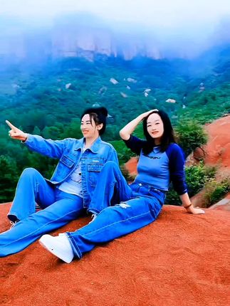 最美好的事,不是留住时光,而是留住记忆,因为每一个相聚时光都值得珍藏。#岁月无情但愿岁月静好 #定格美好瞬间 🌹