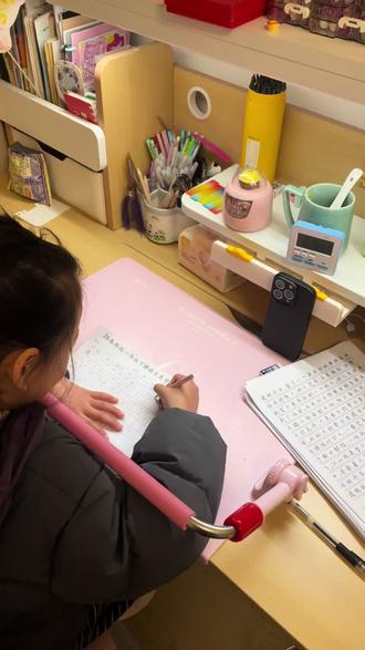 豆包监督写作业
这个办法不错,豆包监督着写作业,我也不用总是催😂#豆包监督 #寒假作业