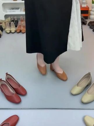 真皮鞋,软牛皮鞋,不磨脚不夹脚,脚感舒适柔软,跟高四公分,小个子高个子都能穿,久穿不累脚,显高跟鞋的气质。