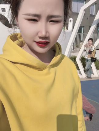 瞬间喜欢上这个腔调😂😂音乐一响,自由登场,这点能力条件还是具备有的,如果生活很难,我希望它一定是库里南✌️✌️