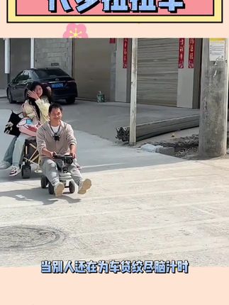大学生出行新工具#扭扭车 #扭扭车的快乐 #溜溜车 #新手上路 #心爱的小摩托