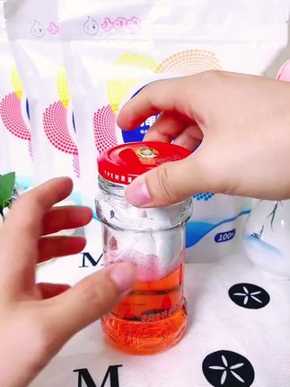 碗不隔夜刷,衣服不隔夜洗,得亏是有这个#防串染吸色片 换洗衣服多颜色深浅不一,混洗容易染色?有它就不担心了