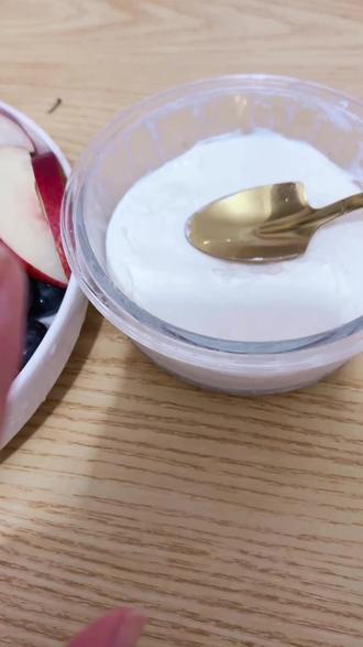 干椰酸奶夹什么水果最好吃啊,求推荐#干噎酸奶 #水果茶 #干噎酸奶自制