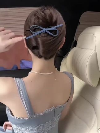 谁懂这个新款牛仔蝴蝶结发夹的含金量啊!舒适不磕后脑勺,用一次就爱上了#头饰发饰#蝴蝶结发夹#发型教程 #发夹