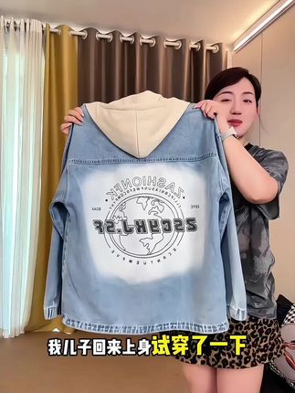 春秋季青少年可脱卸帽水洗字母印花牛仔外套学生潮流帅气休闲夹克#牛仔裤 #夹克#春秋款#字母印花#谁穿谁好看