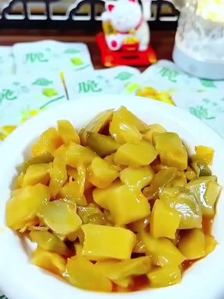 #生活服务热点中心🔥 #零食分享 🔥 这款榨菜芯口吃不咸,香脆爽口,下粥,就馒头,炒肉丝,煮汤都可以!#榨菜 #口感特别好 #好吃到停不下来