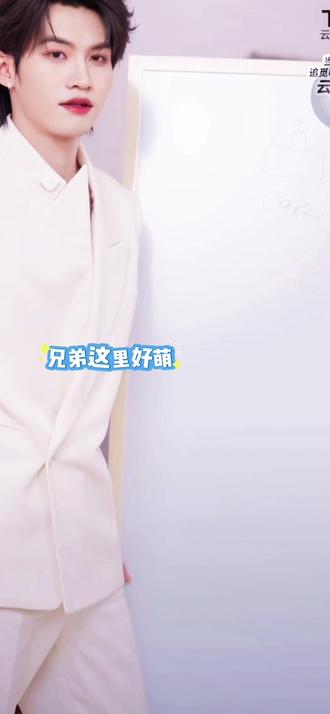 人皆草木,向阳而生 大兄弟现在说话越来越有哲学性了,原来人与人之间真的会互相影响,互相变得更好#追星人的手绘 #云旗 #我的治愈男孩 #这个少年在发光