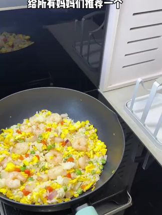 家里小朋友挑食,你就试试这个咖喱炒饭,特别香,巨下饭!还可以做咖喱虾 咖喱海鲜简单又好吃!#咖喱 #咖喱粉 #咖喱饭