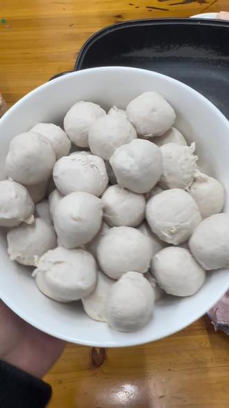 第114集|今天是清冰箱刷火锅的边角料,拿了一只老母鸡多样吃法,骨头当汤底,鸡肉涮火锅,鸡肉可以做芹菜鸡肉,部分肉可以打成丸子,简直棒极了#广东#我的老家 #我的乡村生活 #火锅 #丸子