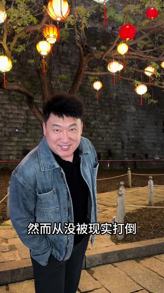 在外不停的飘啊飘,缺少了太多陪伴家人的时间。每次走到各个城市漂亮的地方,都多么希望我爱的家人们能在身边和我一起欣赏。在南京城墙下,我想家了……