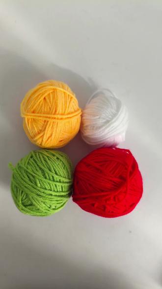 玩偶小鸡钩织,十二生肖之生肖鸡#玩偶钩织 #毛线钩织 #十二生肖钩织 #我的手工钩织作品 #每日钩织分享