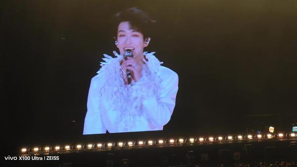 #黄子弘凡鸟巢演唱会 介绍他的好朋友,嗓门真高,后边说的,我都不怎么认识😂