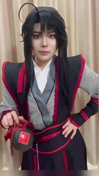 天子笑!分你一坛!~萌萌滴羡羡#魔道祖师广播剧 #魔道祖师q版 #魔道祖师 #ooc致歉#魏无羡cos 三段小剧情!不够好的地方致歉一切!