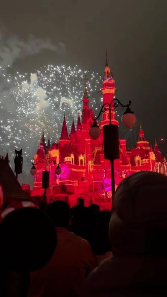 2月25号上海迪士尼新春特辑十周年两场烟花秀原声现场版#上海迪士尼烟花 #迪士尼灯光秀 #梦幻城堡 #主题乐园