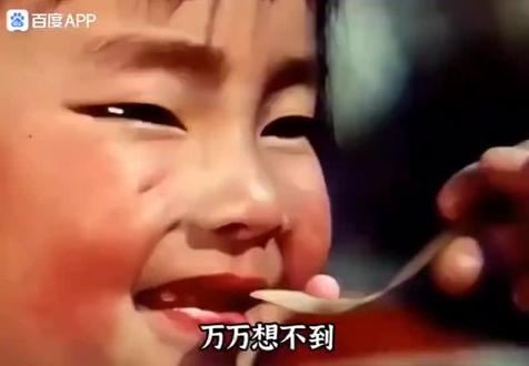 黎明在1993年至1995年担任联合国儿童基金会国际亲善大使期间,为帮助中国内地消灭小儿麻痹症(脊髓灰质炎)发起慈善筹款行动。他通过举办近百场慈善演唱会、义卖爱心朱古力、表演高风险节目等方式,三年内共筹集350万美元(约合2700万港元),全部用于购买脊髓灰质炎疫苗糖丸,使8000万中国儿童得以免费接种。
这一项目由顾方舟研发的口服糖丸疫苗为基础,在偏远地区推广面临资金与认知双重障碍。黎明不仅投入个人影响力,还亲身赴疫区探访,推动疫苗普及。其筹款规模与受益人数创下吉尼斯世界纪录,并获联合国高度认可,成为首位华人“联合国儿童基金会国际亲善大使。