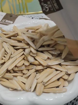 长粒饱满!皮薄如纸方便不脏手!喜欢吃瓜子的一定要去尝尝它!#追剧必备零食 #新疆月牙瓜子 #牙签瓜子 #嗑瓜子 #超便宜超划算