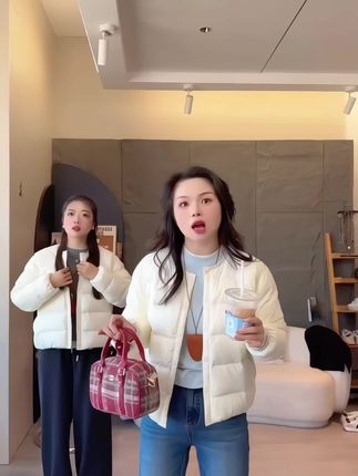 小个子圆圆Y8814年糕百搭圆领95白鸭绒轻薄短款羽绒服百搭外套女#休闲穿搭 #今日穿搭 #拍照姿势 #欧韩穿搭 #闺蜜穿搭