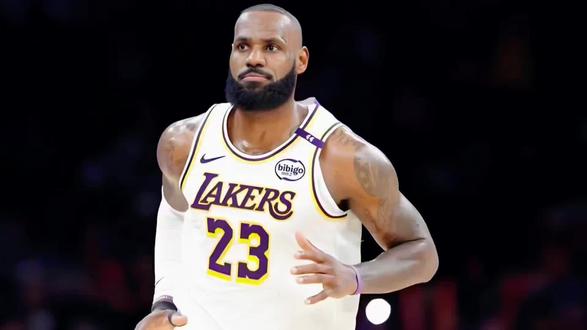 美媒爆料:库里格林亲自招募詹姆斯加盟勇士,联手库里办退役巡演 #湖人 #勇士#NBA#詹姆斯#库里