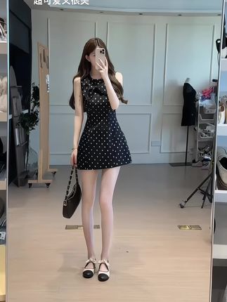 波点小裙裙 真的绝了!#我要上热门 #甜美穿搭 #夏日穿搭 #连衣裙 #美出高级感