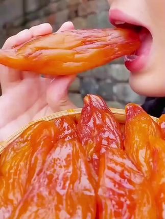 嘴馋的时候吃红薯干呀,解馋又扛饿当主食,甜品,代餐小零食都可以哦!#红薯干 #软糯香甜#红薯干零食 #妈呀太好吃了#软糯香甜