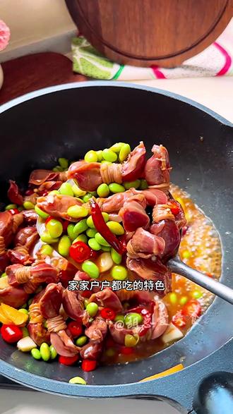 这个就是我们安徽六安的特产鸭胗结,又叫腰缠万贯,是安徽大别山地区家家户户都吃的美食#安徽美食#六安 #鸭胗结 #备年货 #咸货