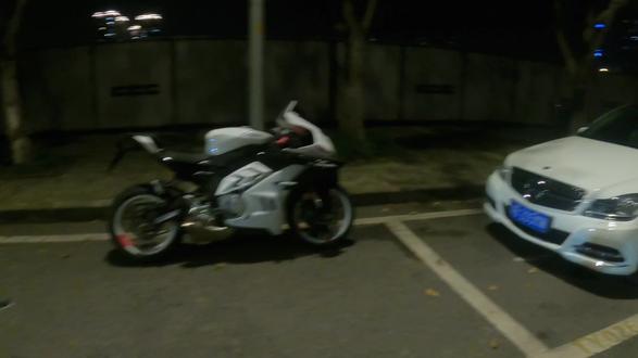 三缸暴躁猛兽675sr,新一代得吃站车#机车 #男人的玩具 #春风 #机车