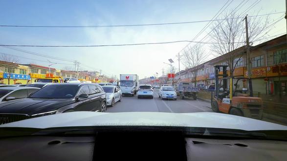 定西往兰州的隧道又发生事故了,聪明的都从定西、巉口、下高速走国道了,国道也堵爆了#堵车 #返程高峰 #定西 #青兰高速 #国道