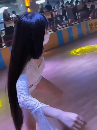 #创作灵感 #溜冰鞋旱冰鞋轮滑鞋#男女双排四轮闪光#溜冰鞋推荐
