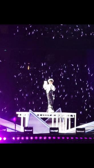 一定逃开夜幕,不再被你抓住
周深深深的深圳12.7逃开夜幕#周深#周深深深的#周深深深的深圳